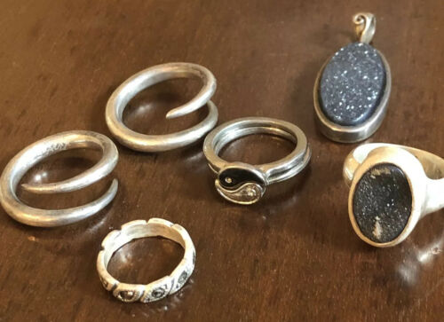 Yen & Yang His And Her Rings W/ 2 Unique Band Rings Plus Pendant & Damaged Ring